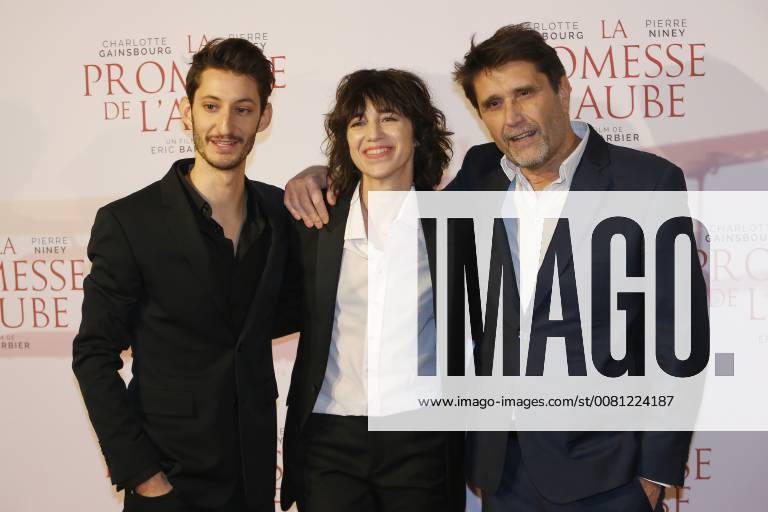 La Promesse de l Aube Premiere in Paris Pierre Niney - Charlotte Gainsbourg - Eric Barbier CELEBRITES : Avant Premiere la Promesse de l Aube - Paris - 12 12 2017 MichaelBaucher Panoramic