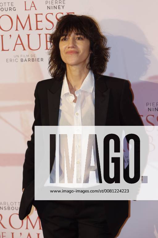 La Promesse de l Aube Premiere in Paris Charlotte Gainsbourg CELEBRITES : Avant Premiere la Promesse de l Aube - Paris - 12 12 2017 MichaelBaucher Panoramic