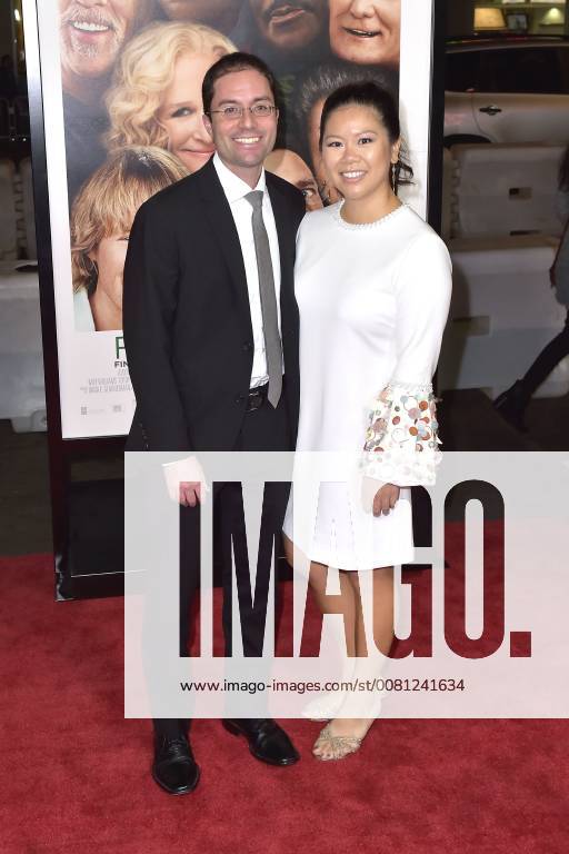 Justin Malen mit Begleitung bei der Premiere des Kinofilms Father Figures Wer ist Daddy? in TCL Chinese Theatre, Hollywood. Los Angeles