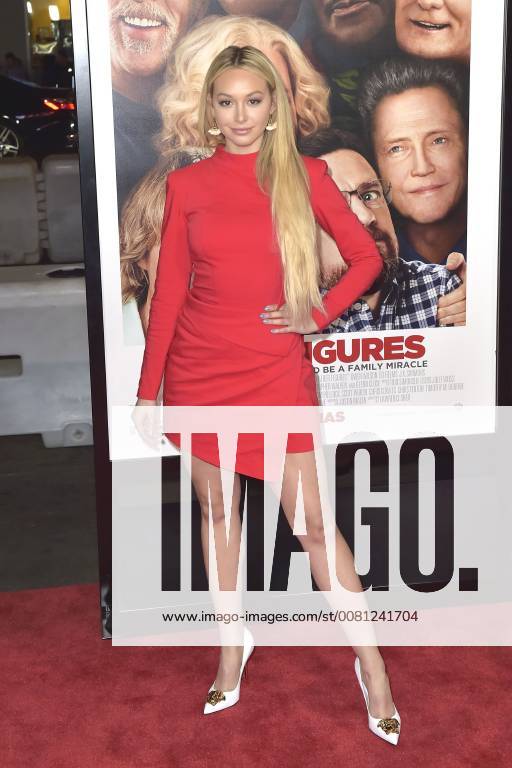 Corinne Olympios bei der Premiere des Kinofilms Father Figures Wer ist Daddy? in TCL Chinese Theatre, Hollywood. Los Angeles