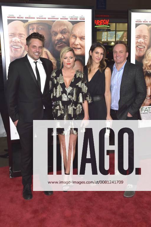 Chris Cowles, Kathleen Robertson, Gast und Chris Fenton bei der Premiere des Kinofilms Father Figures Wer ist Daddy? in TCL Chinese Theatre, Hollywood. Los Angeles