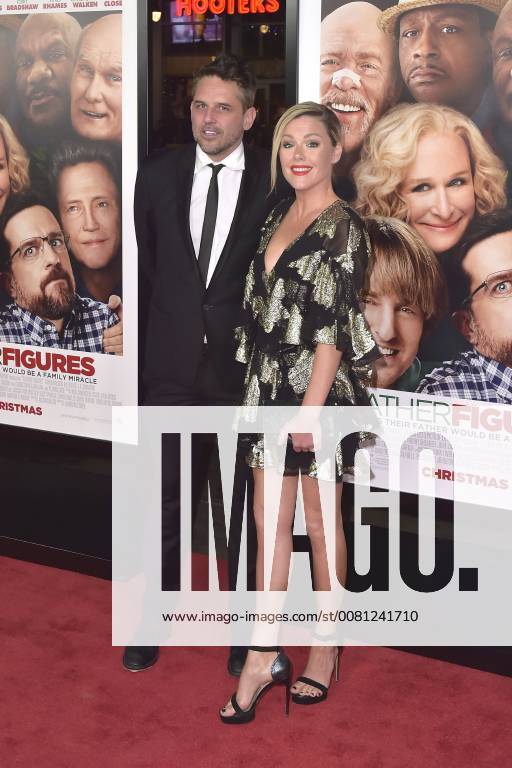 Chris Cowles und Kathleen Robertson bei der Premiere des Kinofilms Father Figures Wer ist Daddy? in TCL Chinese Theatre, Hollywood. Los Angeles
