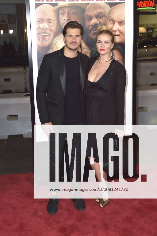 Gleb Savchenko mit Gattin Elena Samodanova bei der Premiere des Kinofilms Father Figures Wer ist Daddy? in TCL Chinese Theatre, Hollywood. Los Angeles