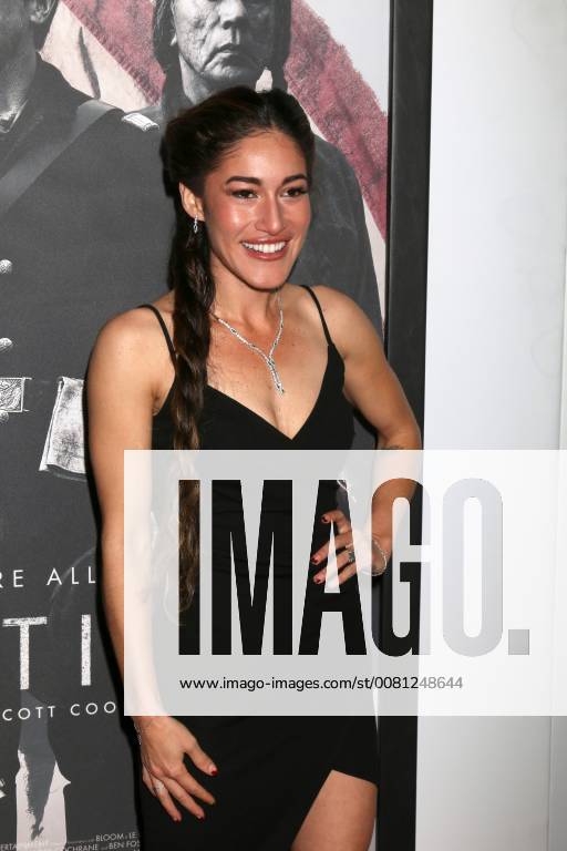 LOS ANGELES - DEC 14: Q orianka Kilcher at the Hostiles Premiere at Samuel Goldwyn Theater, The Academy of Motion Picture Arts and Sciences on December 14, 2017 in Beverly Hills, CA