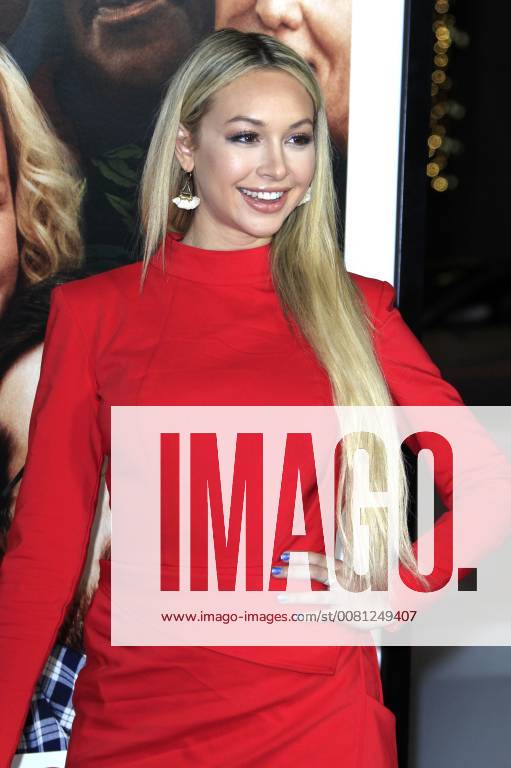 Corinne Olympios bei der Premiere des Kinofilms Father Figures Wer ist Daddy? in TCL Chinese Theatre, Hollywood. Los Angeles