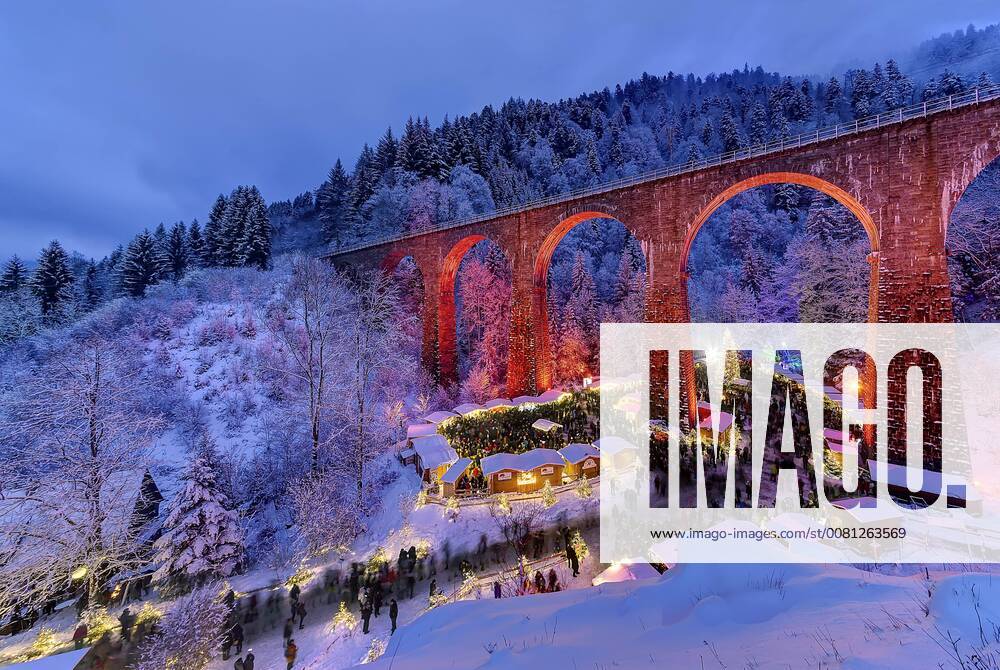 DEU, Deutschland, Breitnau, 16.12.2017: Der Weihnachtsmarkt in der Ravennaschlucht im Hochschwarzwald ist einer der schoensten in Deutschland. Â