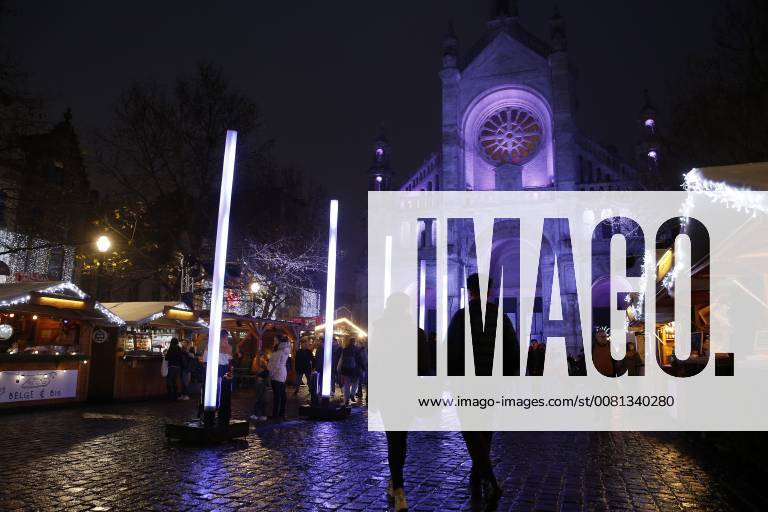 Weihnachtsmarkt in Brüssel (171221) -- BRUSSELS, Dec. 21, 2017 -- Photo taken on Dec. 21, 2017 shows a Christmas market near the Grand Place in downtown Brussels, Belgium. ) BELGIUM-BRUSSELS-CHRISTMAS MARKET YexPingfan