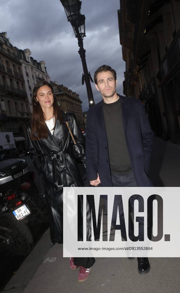Paul Wesley et sa femme Natalie Kuckenburg à Paris ce Dimanche 20 Avril après leur convention Vampire Diaries Paul Wesley and his wife Natalie Kuckenburg in Paris this Sunday, April 20 after their Vampire Diaries convention 443244 2025 04 20