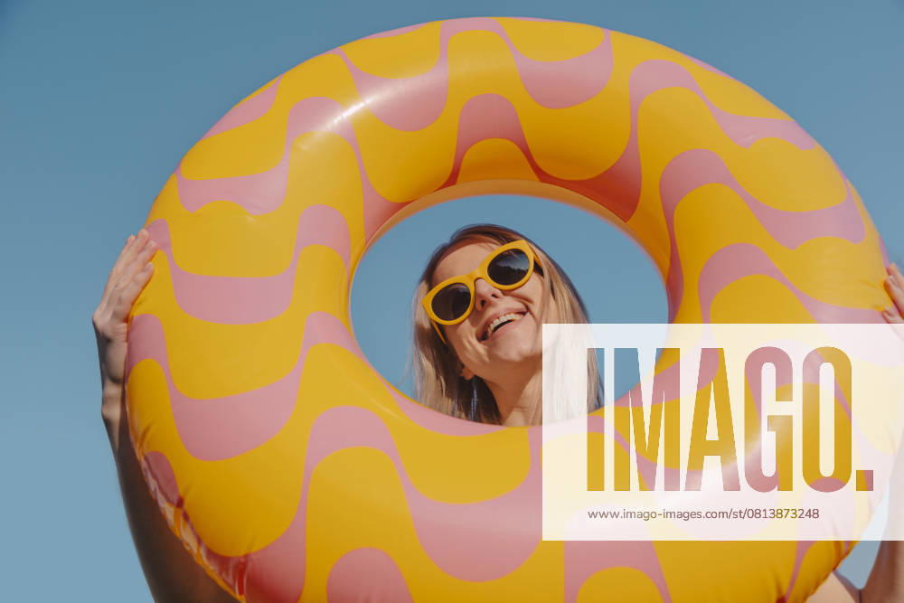 Stylish woman enjoying summer vacation with inflatable ring outdoors model released, Symbolfoto, VSNF03018