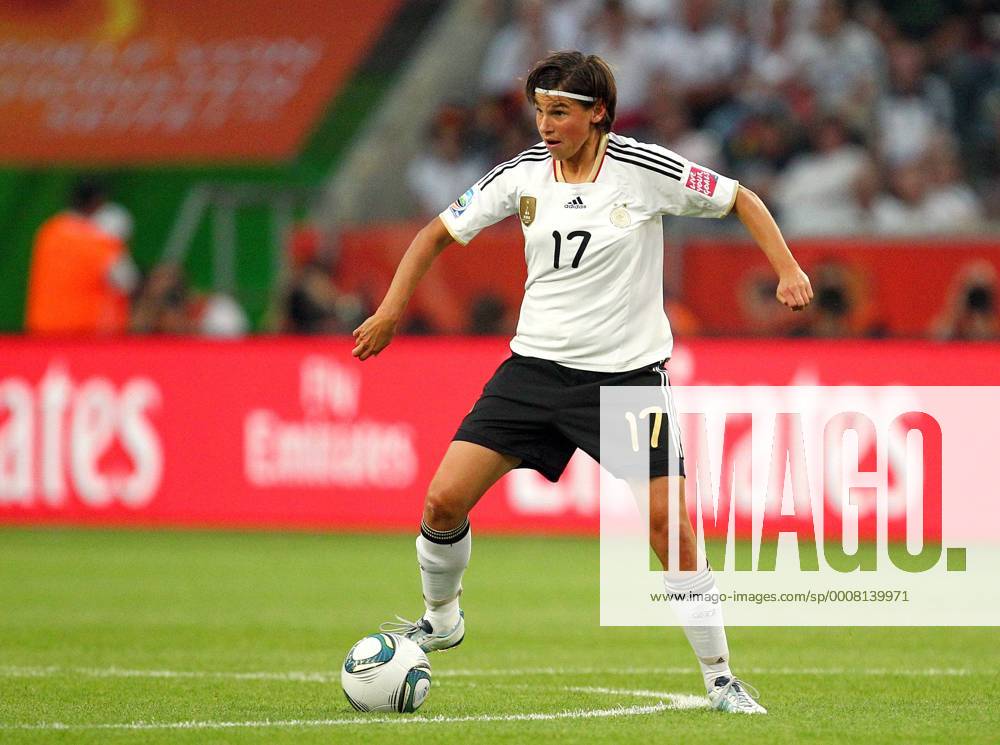 Dienstag 05.76.2011, FIFA Frauen-WM, Fussball - Weltmeisterschaft 2011 in Mönchengladbach, Frankreich - Deutschland 2:4, Ariane HINGST (GER) DeFodi001