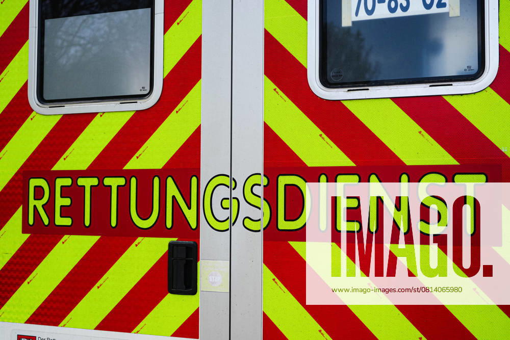 Trittau Themenfoto: Feuerwehr, 24.04.2025 Schriftzug Rettungsdienst auf Rettungswagen Themenfoto: Feuerwehr