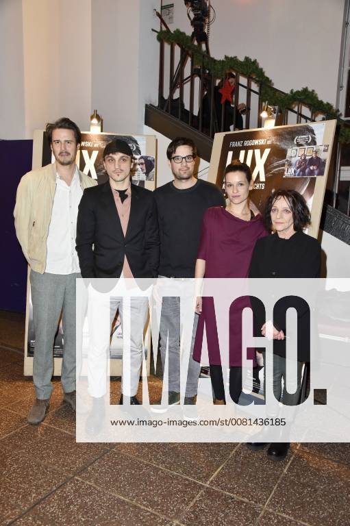 Tilman Strauss, Franz Rogowski, Daniel Wild, Kristin Suckow und Eva Weissenborn bei der Premiere des Kinofilms Lux - Krieger des Lichts im Filmtheater am Friedrichshain. Berlin