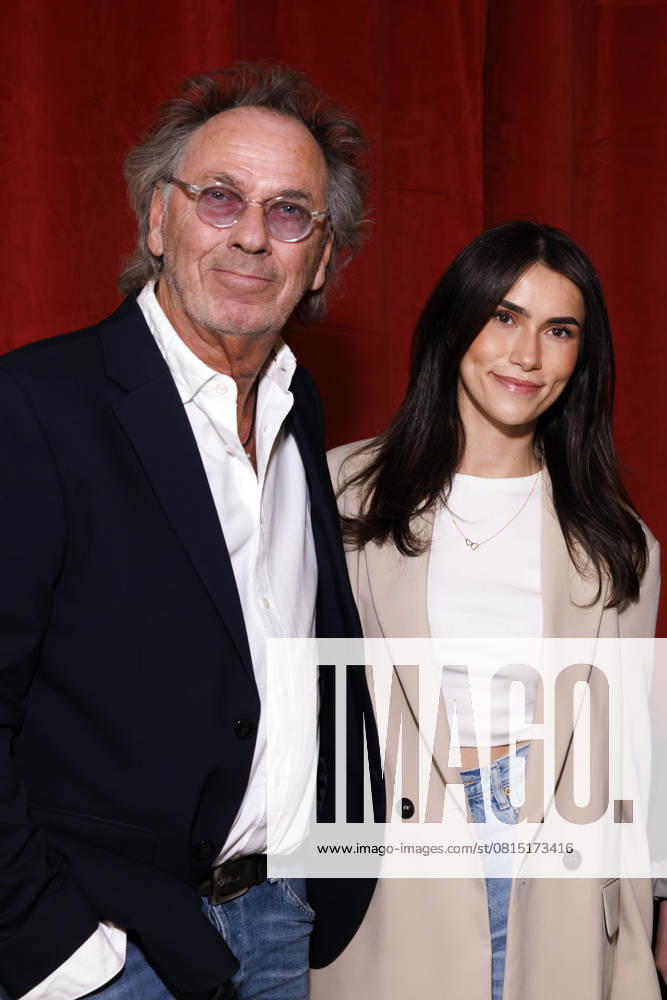 Fernsehmoderator Hugo Egon Balder mit seiner Tochter Saliha Balder bei einem exklusiven Auftritt in der Eventlocation der Agentur about:communication anlässlich der 23. Kunst- und Kulturmeile Köln-Rodenkirchen. Köln, 28.04.2025 NRW Deutschland