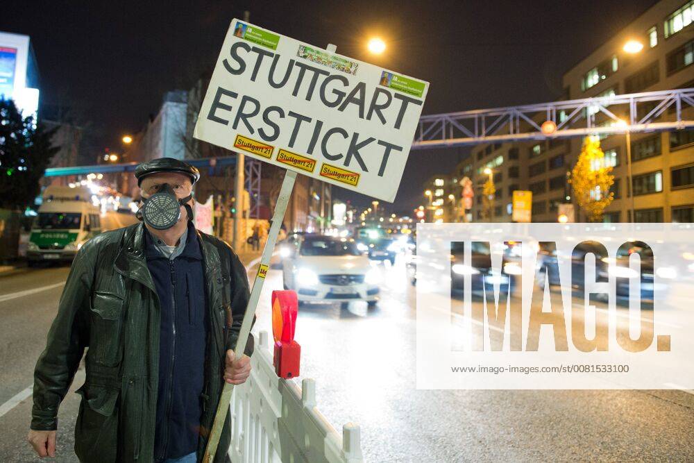 Themen der Woche Demonstration - Giftfrei atmen in Stuttgart Demonstration unter dem Thema Giftfrei atmen in Stuttgart! Vergleich umsetzen - jetzt statt. An der Neckartrasse, bundesweit die höchsten Feinstaubbelastung. Das Land Baden-Württemberg umgeht den gerichtlichen Vergleich der ab 2018 die extrem hohe Schadstoffbelastung hier reduziereren soll, rund 300 Protestanten von der Deutschen Umwelthilfe, Robin Wood und der Bürgerinitiative Neckartor protestierten dagegen. Stuttgart Baden-Württemberg Deutschland Neckartor