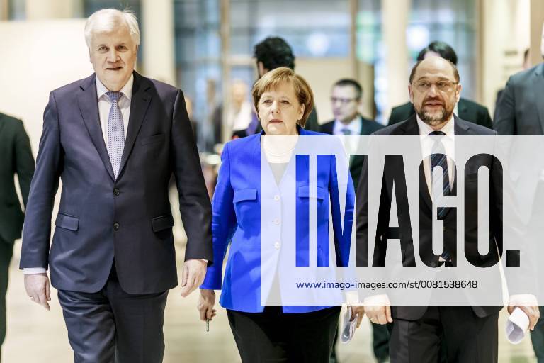 Horst Seehofer, Ministerpraesident von Bayern und CSU Parteivorsitzender, Bundeskanzlerin Angela Merkel, CDU, und Martin Schulz, Parteivorsitzender der SPD, geben im Willy-Brandt-Haus die Ergebnisse der Sondierungsgespraeche bekannt. Berlin, 12.01.2018. Berlin Deutschland