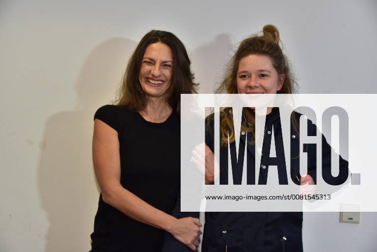 Die Schauspielerin Catrin Striebeck, l-r, und die Regisseurin Charlotte Sprenger posiert am 12.01.2018 in Köln bei der Kino Premiere des Films Das Milan Protokoll