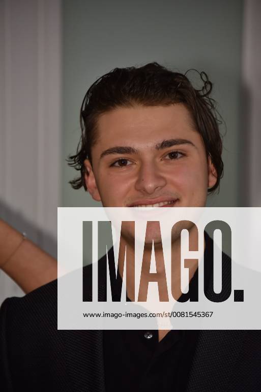 Der Schauspieler Samy Abdel Fattah posiert am 12.01.2018 in Köln bei der Kino Premiere des Films Das Milan Protokoll