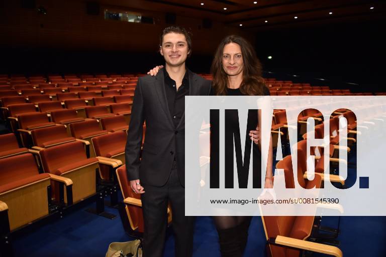 Die Schauspieler Samy Abdel Fattah und Catrin Striebeck posieren am 12.01.2018 in Köln bei der Kino Premiere des Films Das Milan Protokoll