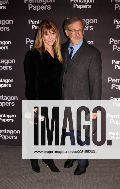 Steven Spielberg ( realisateur ) et sa femme ( Kate Capshaw ) CELEBRITES : Avant premiere du film PENTAGON PAPERS - Paris - 13 01 2018 FedericoPestellini Panoramic