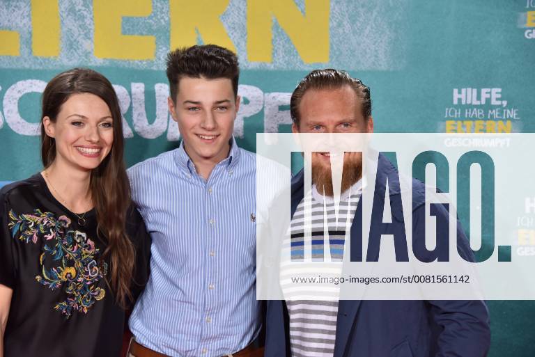 Schauspieler Julia Hartmann ,l-r, Oskar Keymer and Axel Stein posiert am 14.01.2018 in Köln bei der Premiere des Films Hilfe, ich habe meine Eltern geschrumpft , der am 18.01. in die deutschen Kinos kommt.