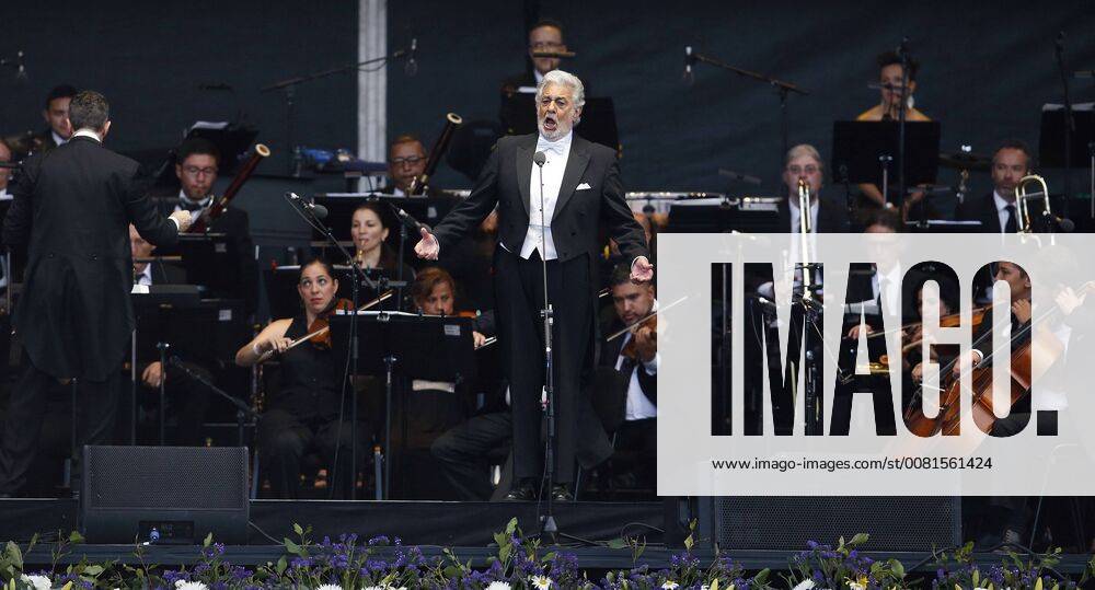 The Spanish tenor Placido Domingo, accompanied by the Bogota s Philharmonic Orchestra, performs during his concert Chile en mi corazón , at the National Stadium, in Santiago, Chile, on 14 January 2018. Placido Domingo s concert in Santiago !ACHTUNG: NUR REDAKTIONELLE NUTZUNG!