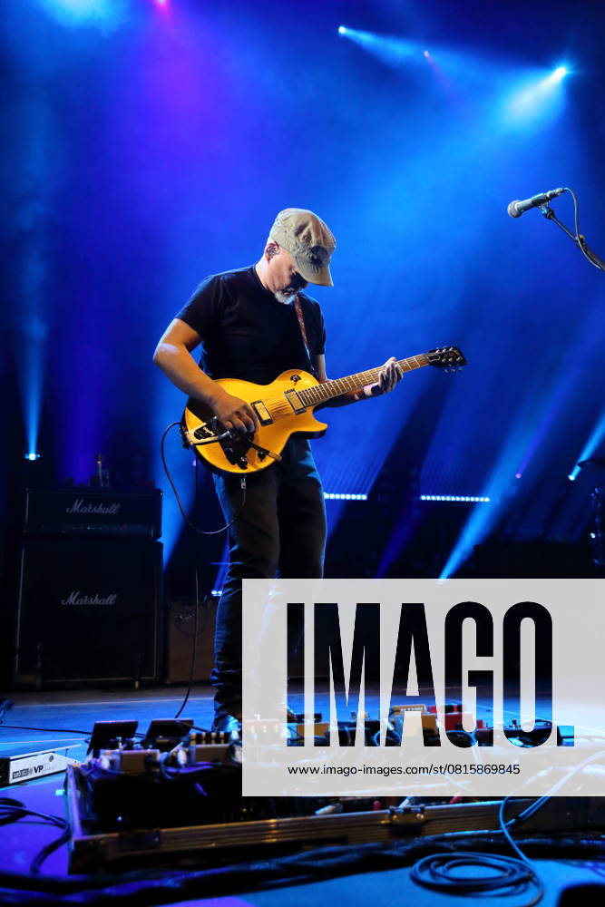 Joey Santiago von der Band Pixies bei einem Konzert im Tempodrom in Berlin, 1. Mai 2025. Pixies Konzert Berlin