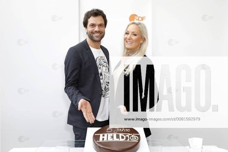 Kai Schumann und Janine Kunze beim Fototermin zum fünfjährigen Jubiläums der ZDF-Serie Heldt am Hotel im Wasserturm. Köln
