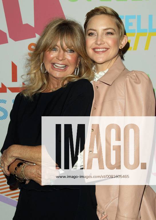 Los Angeles, California - Goldie Hawn and Kate Hudson. Stella McCartney Autumn 2018 Presentation held at S.I.R. Studios in Los Angeles. Los Angeles U.S. - ZUMAa123 20180117_zaa_a123_031