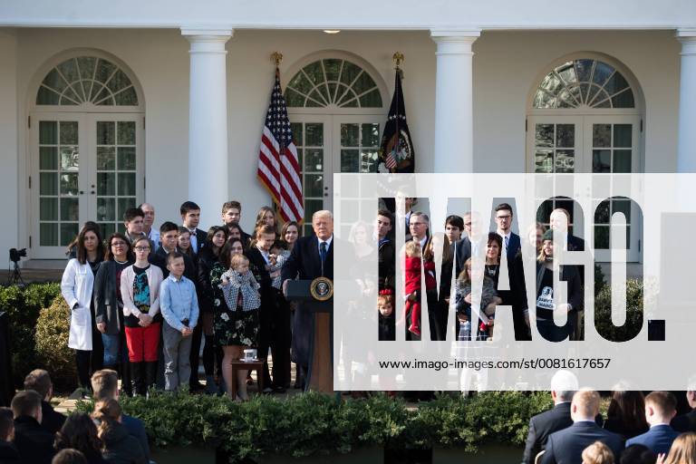 Themen der Woche President Donald Trump addresses members of the March for Life, at the White House in Washington, D.C. on January 19, 2018. Trumps remarks were televised live to the rally on the mall. The March for Life is an anti-abortlion rally that falls on the anniversary of the Roe. v Wade Supreme Court ruling that legalized abortion in all 50 states. WAP20180119347 KEVINxDIETSCH