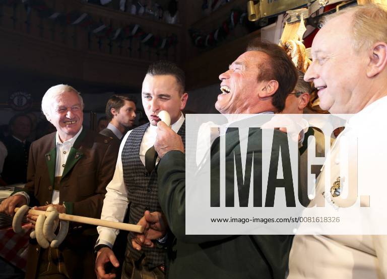 Themen der Woche KITZBUEHEL,AUSTRIA,19.JAN.18 - ALPINE SKIING - FIS World Cup, men, Hahnenkamm-race, side events, Weisswurstparty. Image shows Patrick Schwarzenegger, Balthasar Hauser (Stanglwirt), Andreas Gabalier, Arnold Schwarzenegger and Alfons Schubeck.