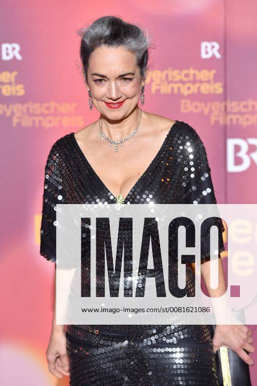 Irina WANKA (Schauspielerin), Einzelbild,angeschnittenes Einzelmotiv,Halbfigur,halbe Figur. Bayerischer Filmpreis 2018-Red Carpet,Roter Teppich,am 19.01.2018 im Prinzregententheater in Muenchen.