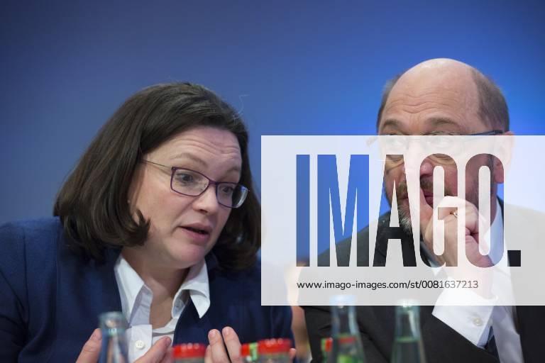 Themen der Woche Andrea Nahles, SPD und Martin Schulz, Parteivorsitzender der SPD auf dem SPD Parteitag zur Abstimmung ueber Koalitionsverhandlungen, Bonn, den 21.01,2018. Bonn Deutschland