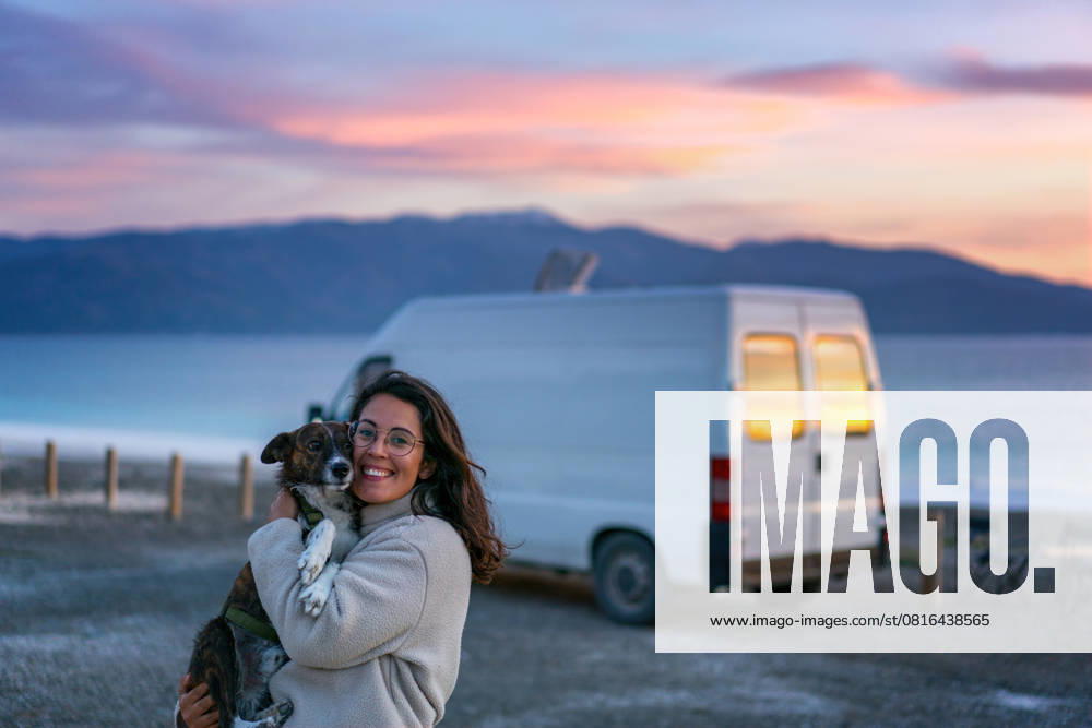 Young woman hugging her dog at salda gold lake with camper van Ye?ilova, Burdur, Türkiye CR_UGOUSD250430-1695535-01 ,model released, Symbolfoto