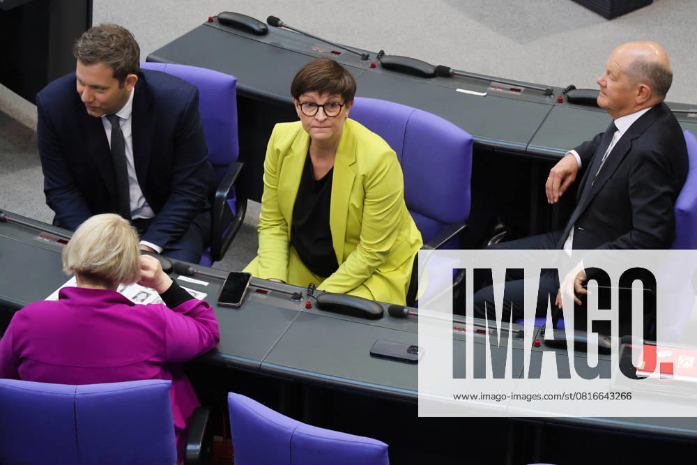 Lars Klingbeil, Saskia Esken und Olaf Sccholz (SPD) während der Abstimmung für den neuen Bundeskanzler in Berlin am 6. Mai 2025. Wahl des Bundeskanzlers