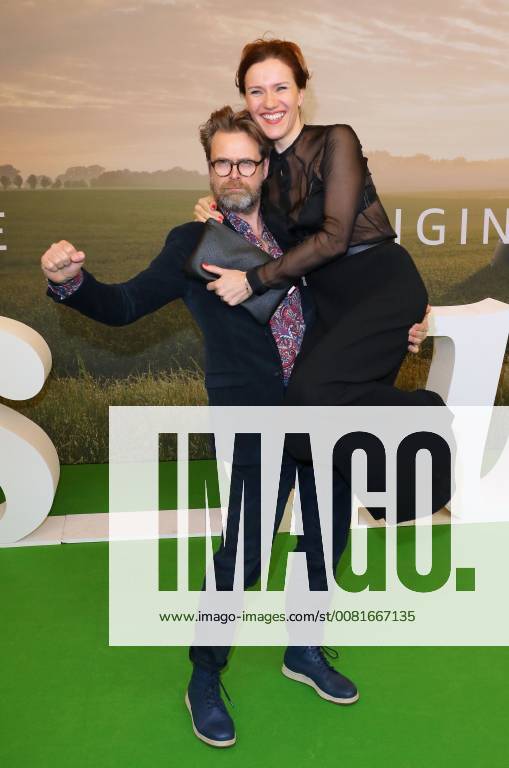Matthias Matschke + Bettina Lamprecht bei der Amazon-Prime Filmpremiere zu - Pastewka - im Kino International, Karl-Marx-Allee, Berlin Copyright imago stock&people GmbH Tinkeres Datum: 23.01.2018 Film Pastewka