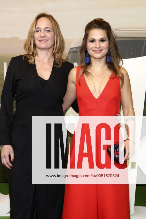 Sonsee Neu und Cristina do Rego bei der Premiere der achten Staffel von Pastewka im Kino International. Berlin