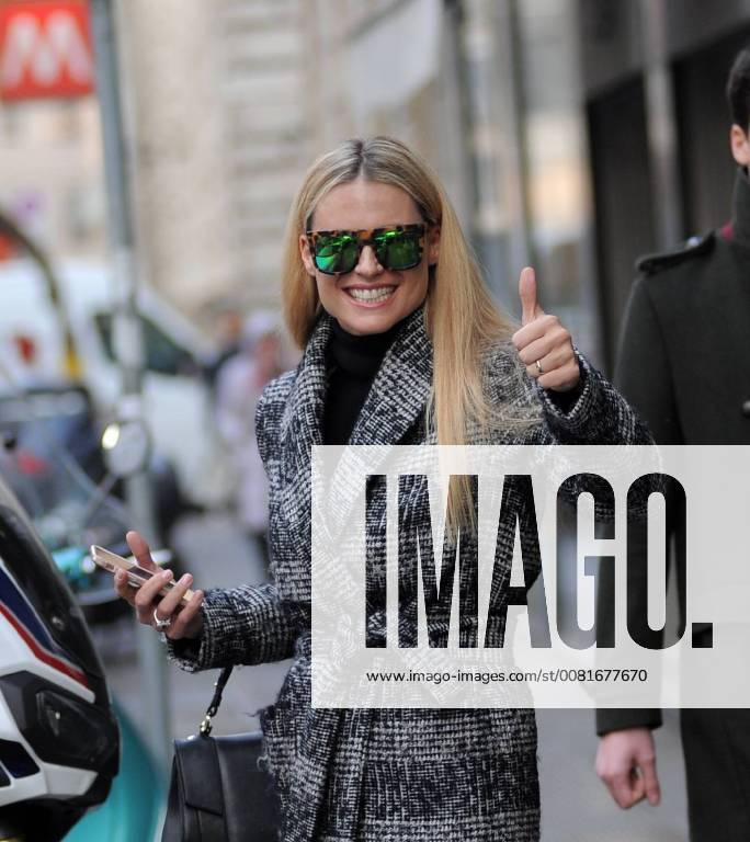 Milan, Michelle Hunziker turns 41 today but for her any day Michelle Hunziker turns 41 today, but family and work commitments lead her to spend the day away from home. Here she comes out of the house, greet the photographers and go first to take their daughters to school, then be accompanied immediately to Channel 5 to conduct the episode of Striscia la Notizia with Gerry Scotti. Probably the birthday party will celebrate with her husband and daughter Aurora in the evening or Saturday when it will be free from commitments.