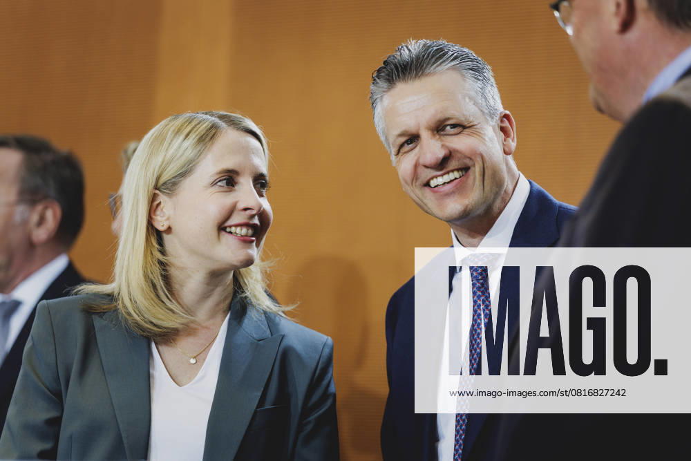 (L-R) Verena Hubertz (SPD), Bundesministerin fuer Wohnen, Stadtentwicklung und Bauwesen, und Thorsten Frei (CDU), Chef des Bundeskanzleramtes, aufgenommen im Rahmen der Konstituierenden Kabinettssitzung in Berlin, 06.05.2025. Berlin Deutschland