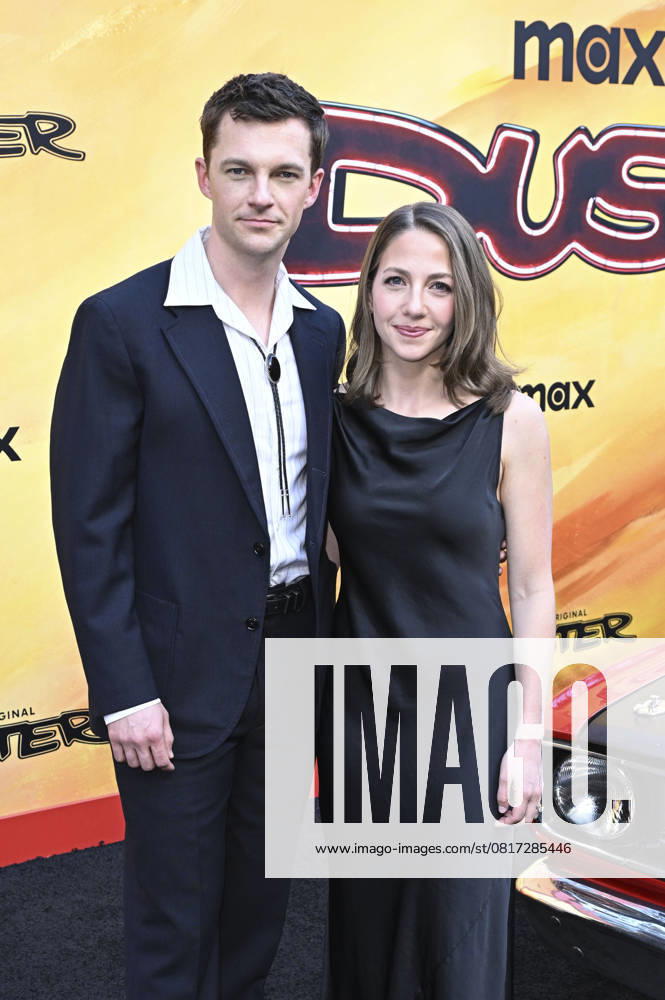 Dan Tracy mit Ehefrau Cynthia bei der Premiere der HBO Max Original Serie Duster in den Universal Studios. Universal City