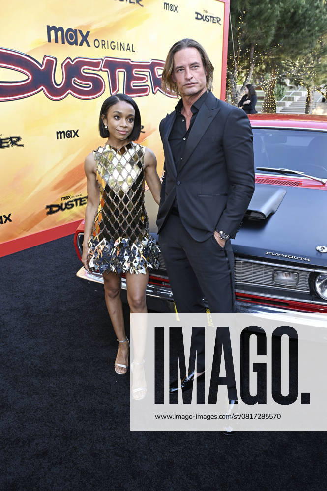 Rachel Hilson und Josh Holloway bei der Premiere der HBO Max Original Serie Duster in den Universal Studios. Universal City