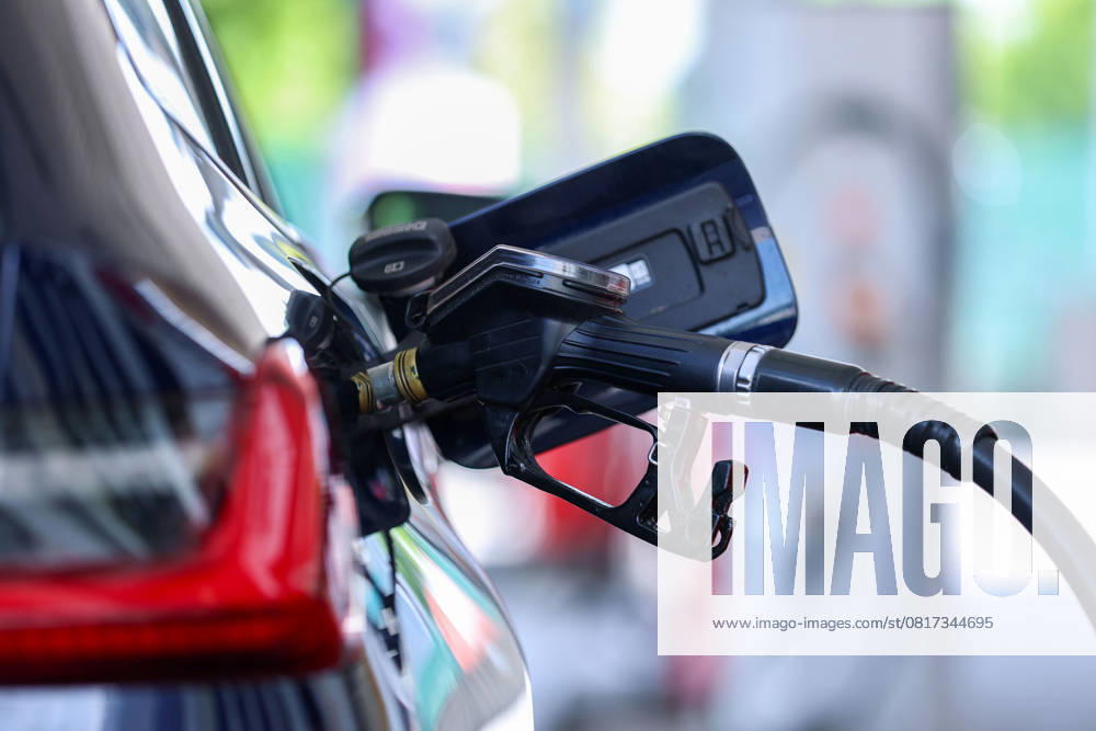 Benzinpreise an der Tankstelle 09.05.2025: Wirtschaft, Verkehr, Tankstelle: Tanken ist derzeit so billig wie noch nie in diesem Jahr. Sowohl Superbenzin der Sorte E10 als auch Diesel sind im allwöchentlichen Preisvergleich des ADAC auf Jahrestiefstständen angekommen. München München Deutschland