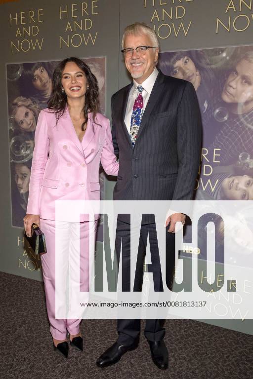 Gratiela Brancusi und Tim Robbins bei der Premiere der Here and Now HBO Serie am 5.02.2018 in Los Angeles HBO s Here and Now Serienpremiere in Los Angeles, 2018