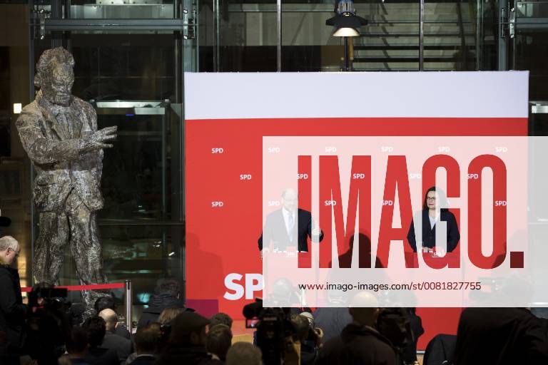 Martin Schulz und Andrea Nahles bei einer PK im Willy-Brandt-Haus in Berlin am 7. Februar 2018. Martin Schulz hat angekuendigt nacht dem Mitgliedervotum ueber den Koalitionsvertrag auf den Parteivorsitz verzichten zu wollen und Andrea Nahles wuerde das Amt kommissarisch bis zum naechsten Parteitag uebernehmen. Martin Schulz und Andrea Nahles halten eine PK in Willy-Brandt-Haus