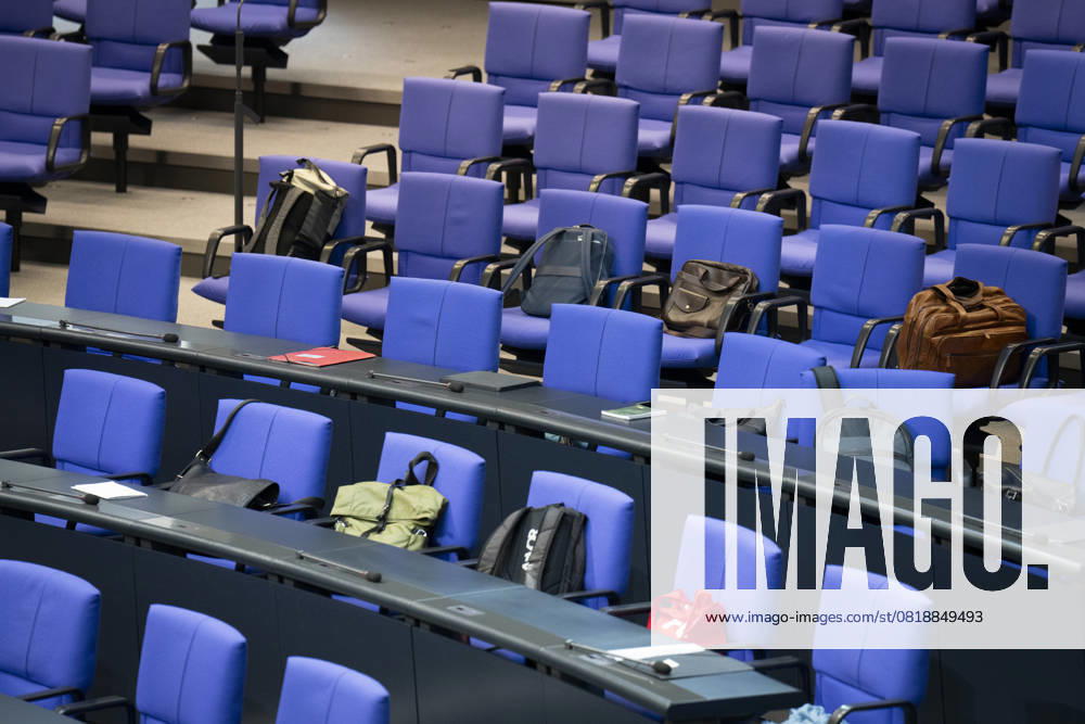 Konstituierende Sitzung, 21. Bundestag Konstituierende Sitzung, 21. Bundestag, Berlin, Plenarsaal, Platzbelegung, Rucksäcke Berlin Berlin GER