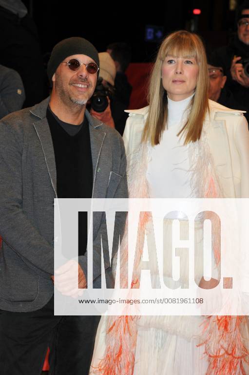 68. Berlinale - Premiere 7 Tage in Entebbe 68th Berlin International Film Festival. Festival Internazionale del Cinema di Berlino 2018. Red Carpet film 7 Days in Entebbe . Pictured: Rosamund Pike, Jose Padilha