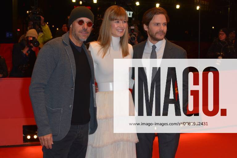 68eme Festival International du film de Berlin. Berlinale. Presentation du film Seven days in Entebbe . BERLINALE 2018 Berlin international Film Festival Premiere of the movie Seven days in Entebbe Daniel Bruel, Jose Padilha and Rosamund Pike 224326 2018-02-19 Berlin Allemagne
