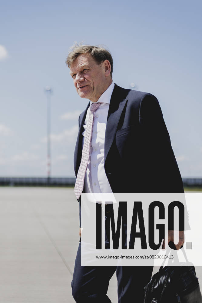 Johann Wadephul (CDU), Bundesaussenminister, aufgenommen vor Abflug nach Bruessel zum Rat fuer Auswaertige Angelegenheiten (RfAB) in Berlin, 20.05.2025. Fotografiert im Auftrag des Auswaertigen Amtes. Berlin Deutschland