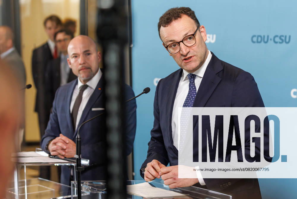 Statement vor den Fraktionssitzung der CDU CSU Jens Spahn, Fraktionsvorsitzender der CDU CSU und Alexander Hoffmann im Bundestag, spricht während eines Statement vor der Fraktionssitzung am 20.05.25 in Berlin. Berlin Berlin Deutschland Reichstag