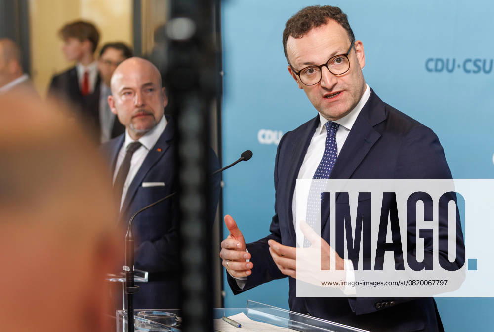 Statement vor den Fraktionssitzung der CDU CSU Jens Spahn, Fraktionsvorsitzender der CDU CSU und Alexander Hoffmann im Bundestag, spricht während eines Statement vor der Fraktionssitzung am 20.05.25 in Berlin. Berlin Berlin Deutschland Reichstag