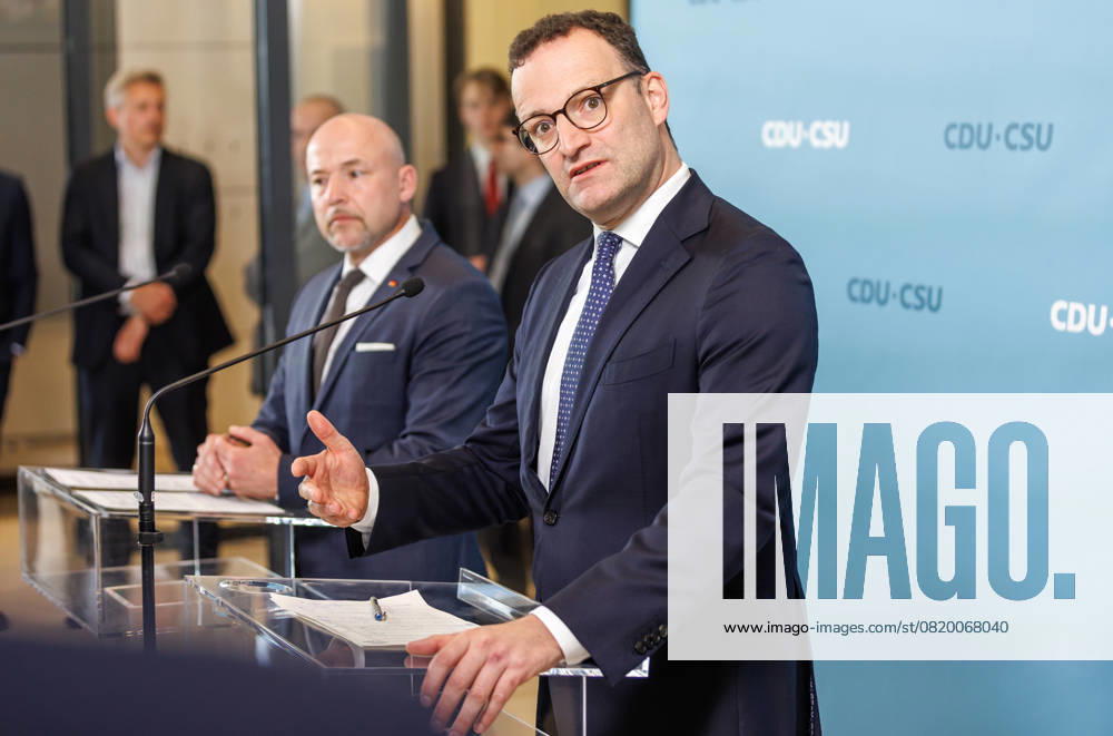 Statement vor den Fraktionssitzung der CDU CSU Jens Spahn, Fraktionsvorsitzender der CDU CSU und Alexander Hoffmann im Bundestag, spricht während eines Statement vor der Fraktionssitzung am 20.05.25 in Berlin. Berlin Berlin Deutschland Reichstag